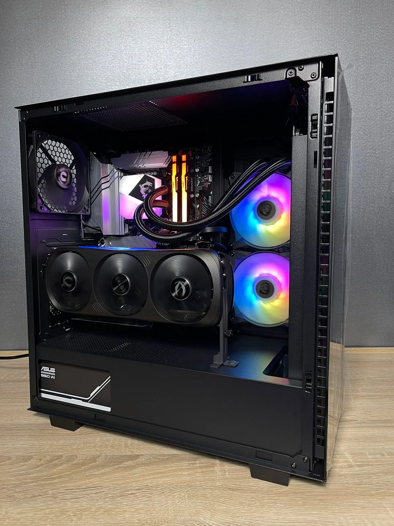 Custom Gaming PC/ i7-13700KF/ 32GB DDR5/ 1TB NVMe/ RTX 4080 Super