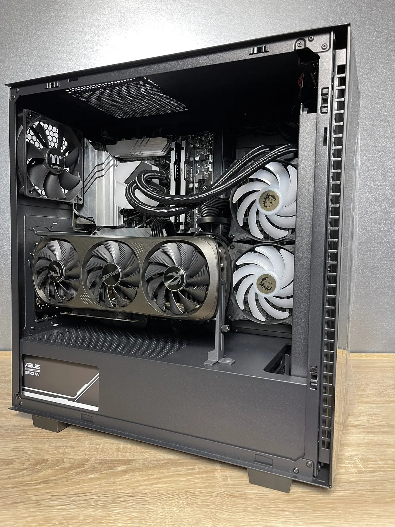 Custom Gaming PC/ i7-13700KF/ 32GB DDR5/ 1TB NVMe/ RTX 4080 Super