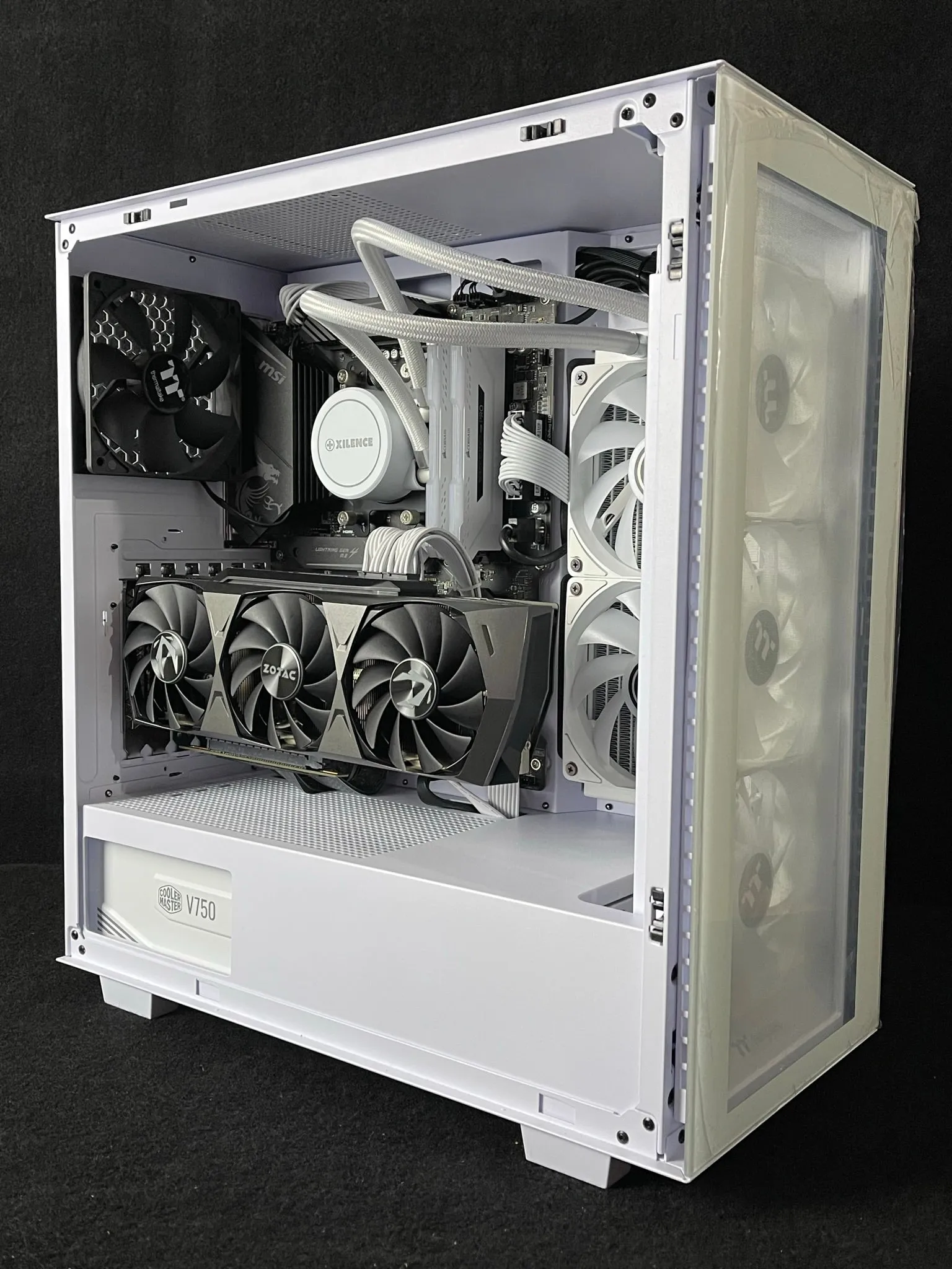 Custom Gaming PC/ The All-White/ Ryzen 5 7600X/ 32GB DDR5/ 1TB NVMe/ RTX 4070
